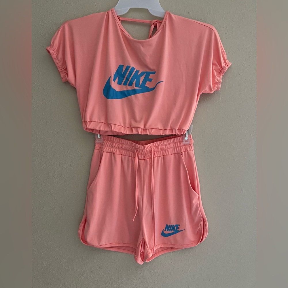 Cute peachy set